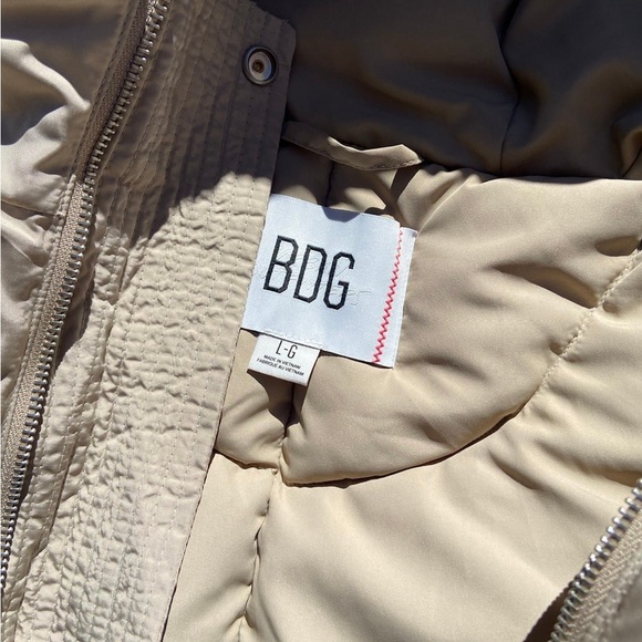 BDG Unisex Oversized Zip Up Puffer Vest - Tan- Size Large - Picture 3 of 4